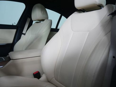 Used 2019 BMW 330i Sedan w/ Convenience Package image 10