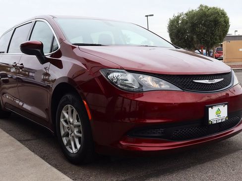 Used 2022 Chrysler Voyager LX image 18