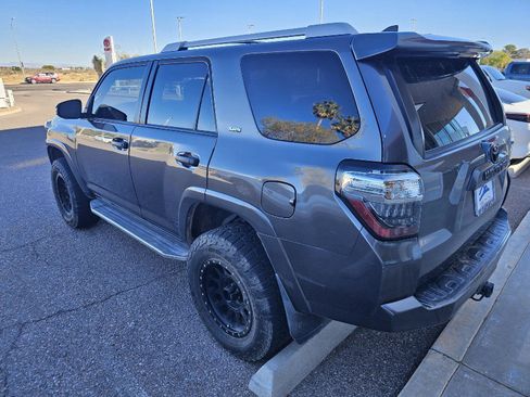 Used 2018 Toyota 4Runner SR5 Premium image 3