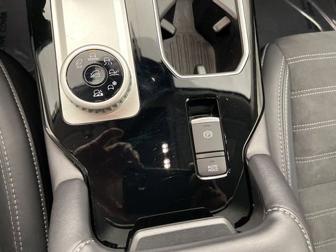 Used 2025 Mitsubishi Outlander SE image 13