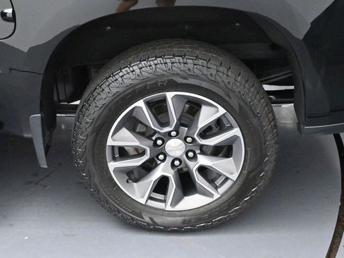 Used 2022 Chevrolet Silverado 1500 LT AWD/4WD image 31
