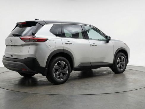 Used 2025 Nissan Rogue SV image 9