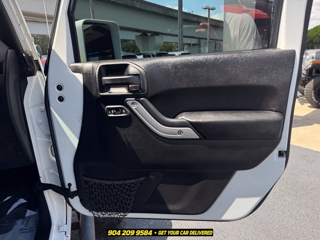 Used 2016 Jeep Wrangler Sahara w/ Connectivity Group AWD/4WD image 30