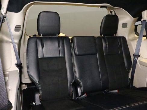 Used 2019 Dodge Grand Caravan SXT image 19