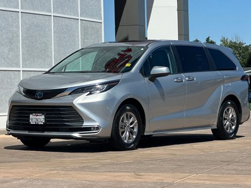 Used 2022 Toyota Sienna XLE FWD image 8