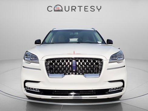 Used 2022 Lincoln Aviator Grand Touring w/ Equipment Group 301A image 8
