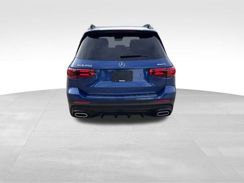 Used 2025 Mercedes-Benz GLB 250 4MATIC image 4