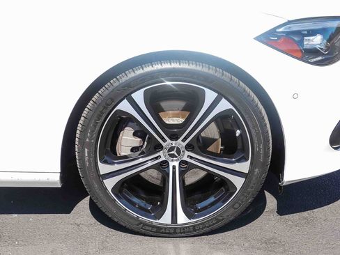 Used 2025 Mercedes-Benz C 300 Sedan image 11