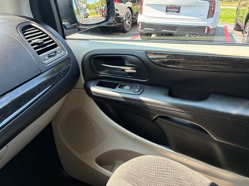 Used 2019 Dodge Grand Caravan SE FWD image 33