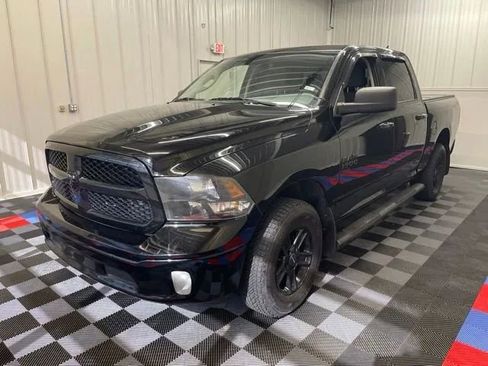 Used 2019 RAM 1500 Classic SLT w/ Black Appearance Group AWD/4WD image 6