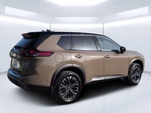 Used 2025 Nissan Rogue SL w/ Tech Package FWD image 3