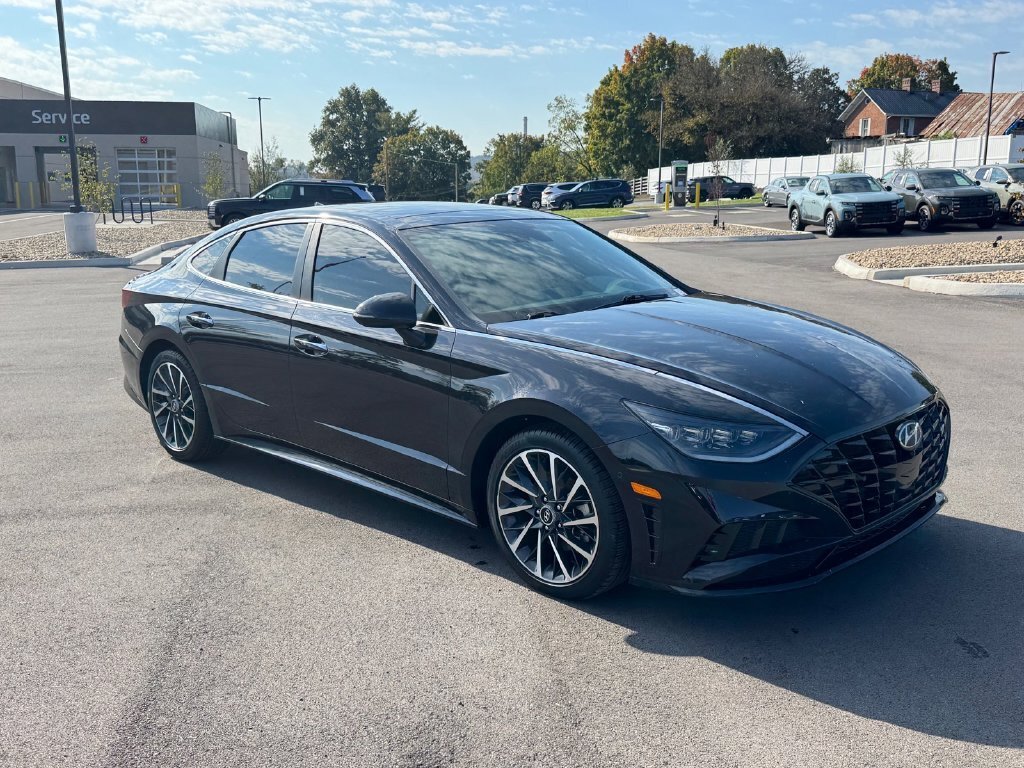 Used 2023 Hyundai Sonata Limited FWD image 2