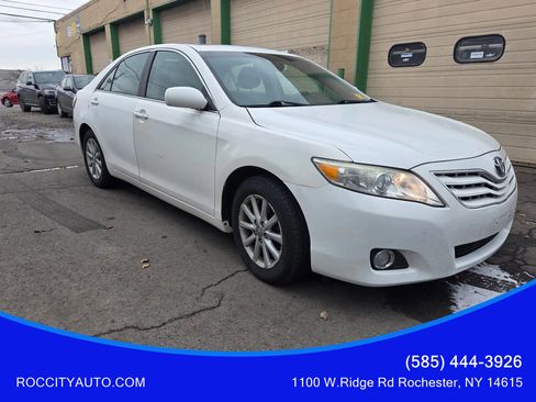 Used 2011 Toyota Camry XLE image 1
