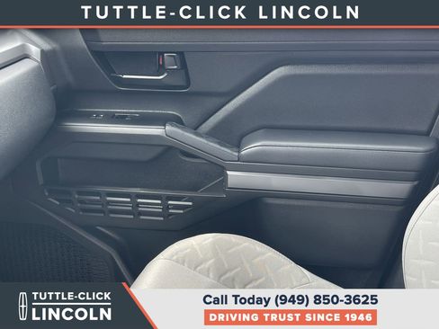 Used 2025 Toyota Tacoma SR5 AWD/4WD image 29