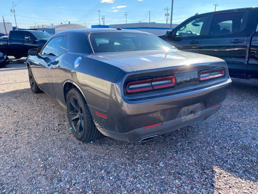 Used 2017 Dodge Challenger SXT RWD image 3