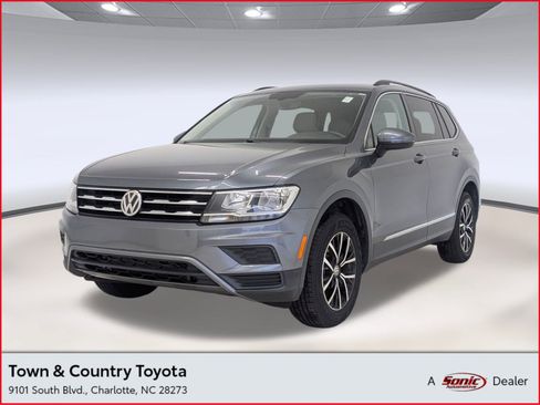 Used 2021 Volkswagen Tiguan SE w/ Panoramic Sunroof Package image 1