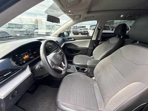 Used 2022 Volkswagen Taos SE w/ Panoramic Sunroof Package FWD image 7