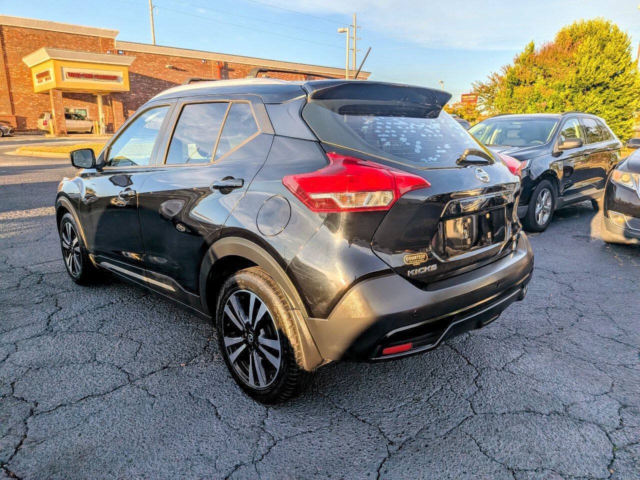 Used 2018 Nissan Kicks SR w/ Exterior Electronics Package FWD image 22