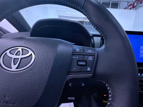 Used 2025 Toyota Camry SE image 21