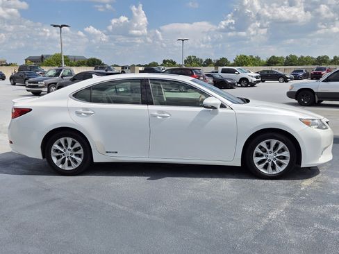 Used 2014 Lexus ES 300h w/ Luxury Package w/Bamboo Trim FWD image 5