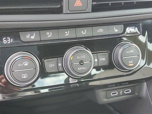 Used 2020 Volkswagen Jetta R-Line w/ R-Line Cold Weather Package image 32