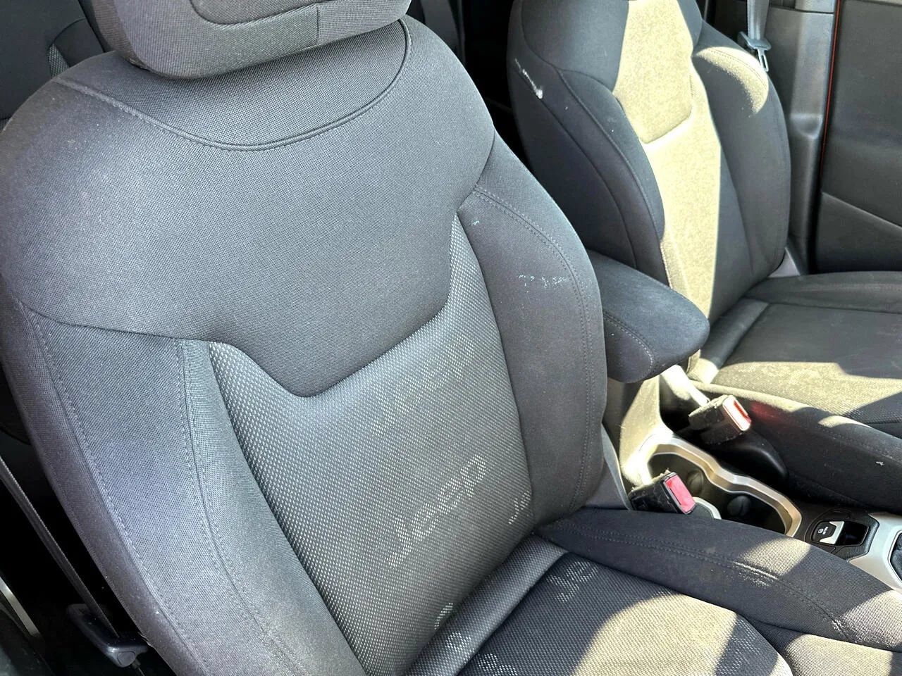 Used 2017 Jeep Renegade Latitude w/ Safety & Security Group AWD/4WD image 37