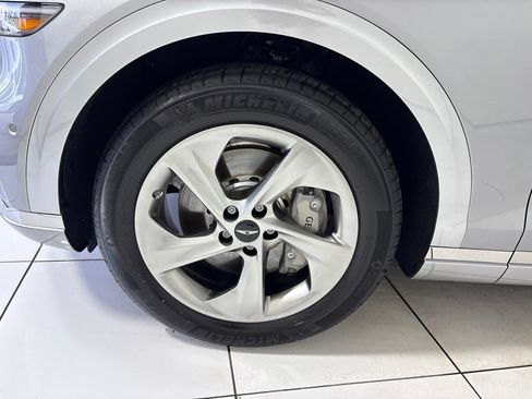 Used 2026 Genesis GV70 2.5T Advanced AWD/4WD image 9