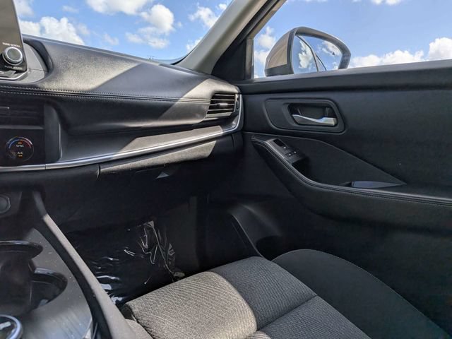 Used 2025 Nissan Rogue SV AWD/4WD image 19