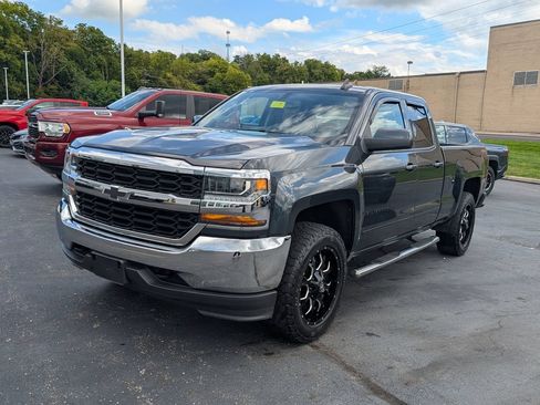 Used 2018 Chevrolet Silverado 1500 LT AWD/4WD image 3