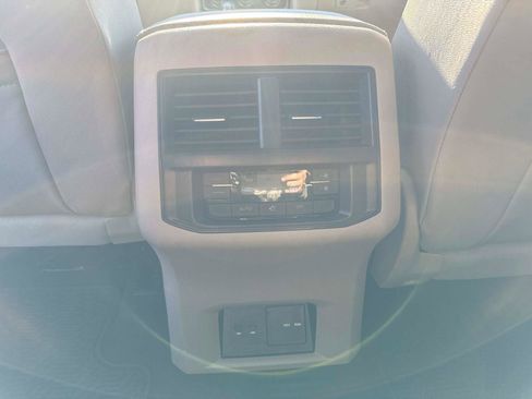 Certified 2022 Volkswagen Atlas SE image 17