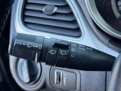 Used 2019 Dodge Journey SE w/ Premium Group image 21