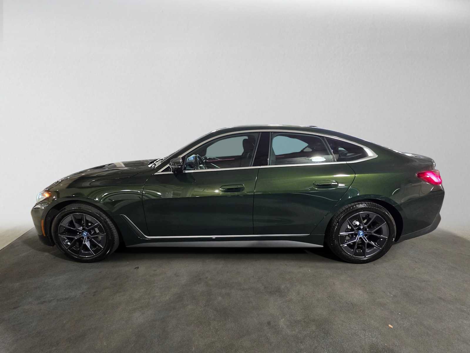 Used 2023 BMW i4 eDrive40 w/ Premium Package RWD image 6