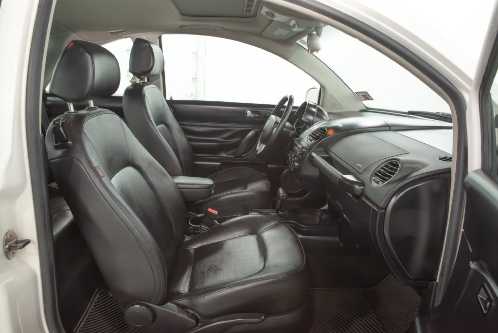 Used 2010 Volkswagen Beetle Coupe FWD image 15