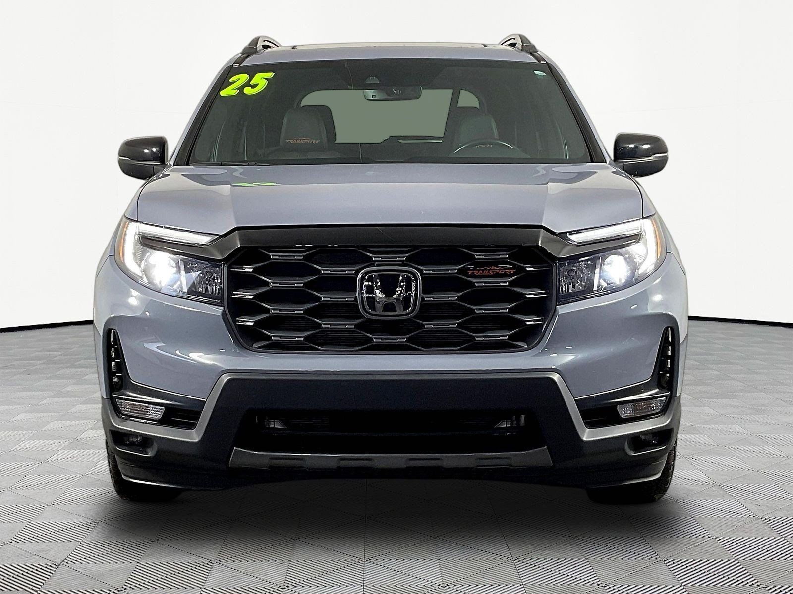 Used 2025 Honda Passport TrailSport image 2