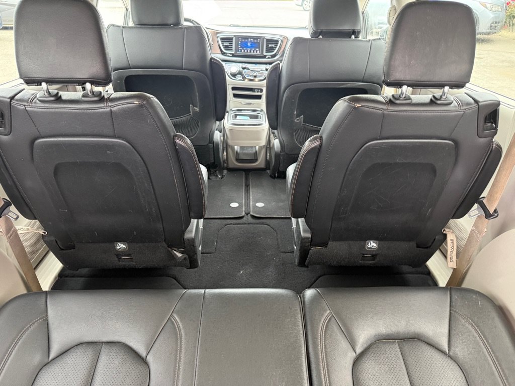 Used 2019 Chrysler Pacifica Touring-L FWD image 16