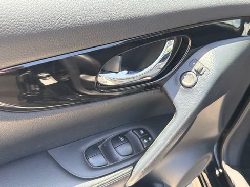 Used 2022 Nissan Rogue Sport SL FWD image 22