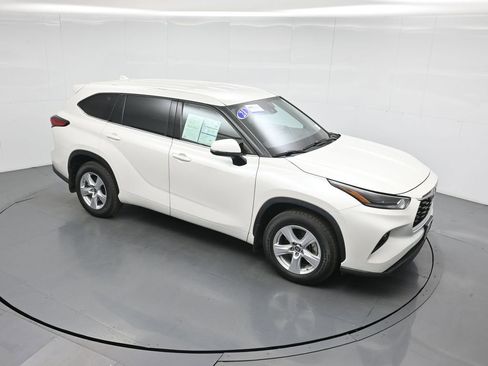 Used 2021 Toyota Highlander LE image 41