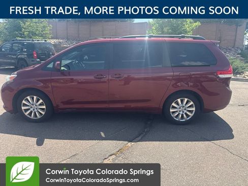 Used 2014 Toyota Sienna LE AWD/4WD image 5