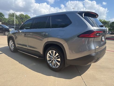Used 2025 Toyota Grand Highlander AWD image 7