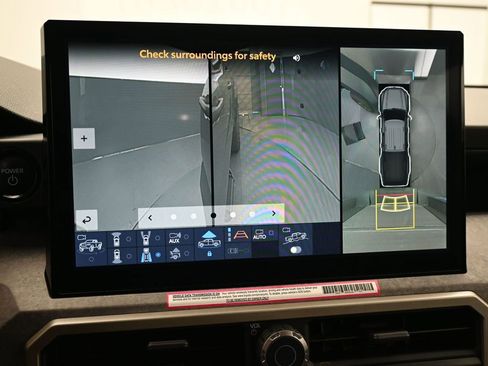 Used 2024 Toyota Tacoma Trailhunter image 21