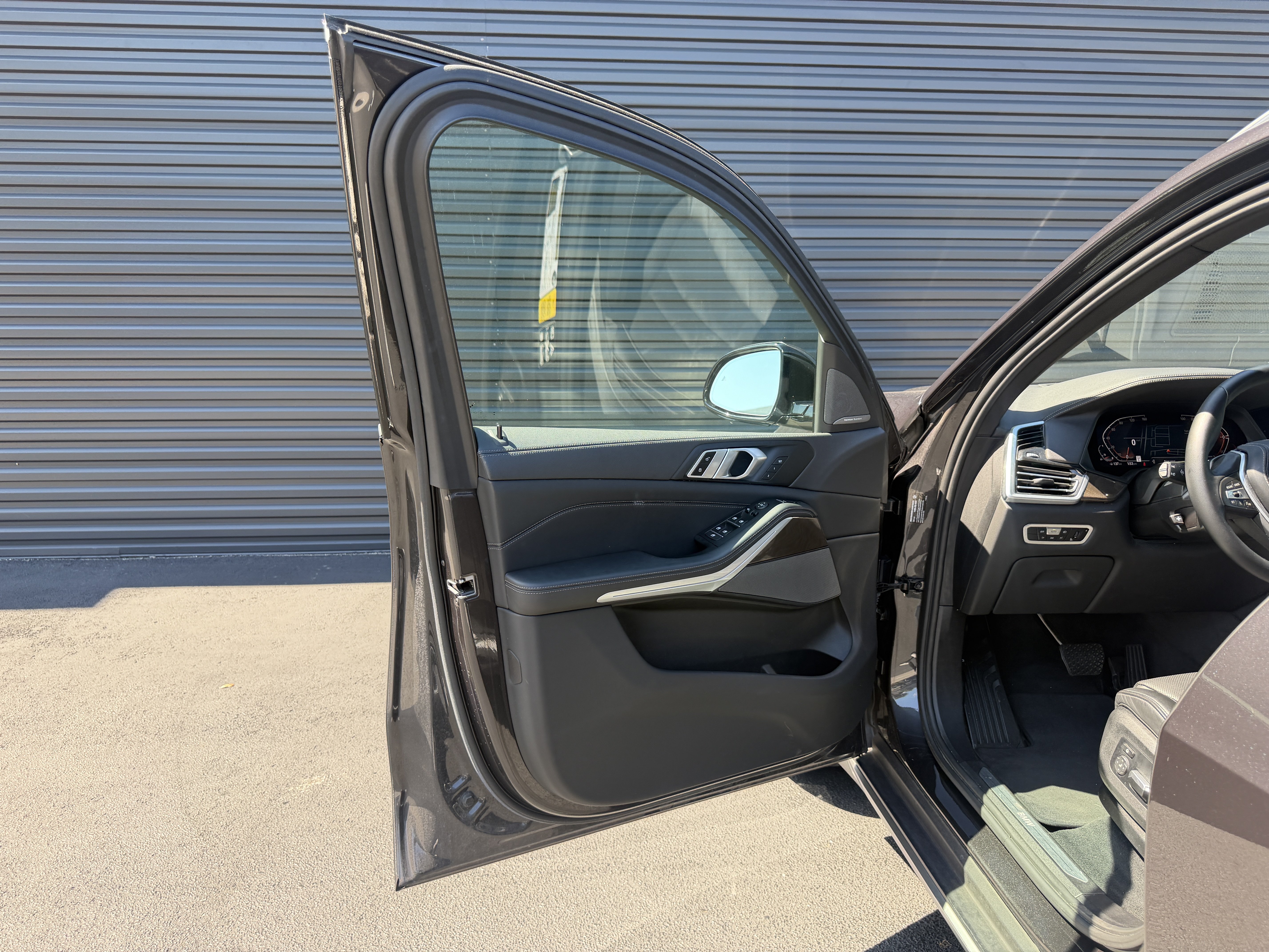 Used 2023 BMW X5 xDrive40i w/ Premium Package AWD/4WD image 16