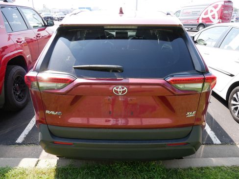 Certified 2020 Toyota RAV4 XLE Premium AWD/4WD image 4