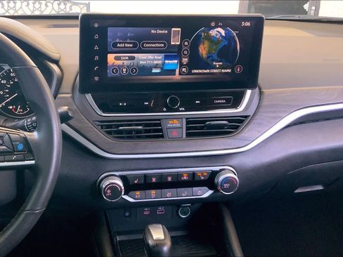 Used 2024 Nissan Altima 2.5 SV w/ SV Premium Package image 7