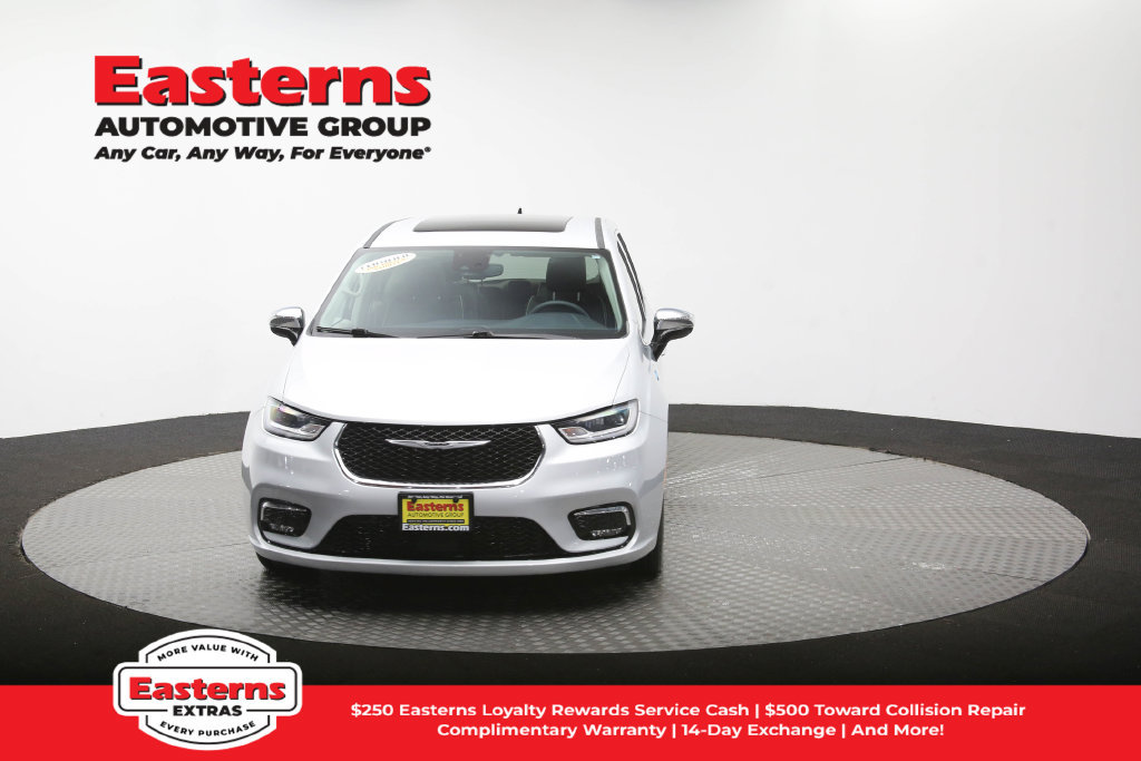Used 2023 Chrysler Pacifica Limited FWD image 55