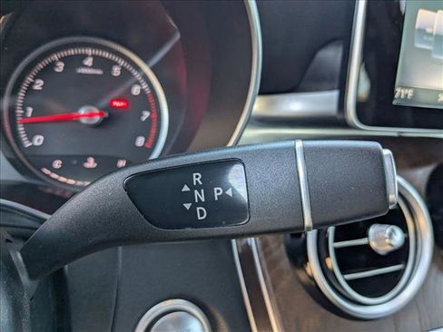 Used 2019 Mercedes-Benz GLC 300 4MATIC image 12