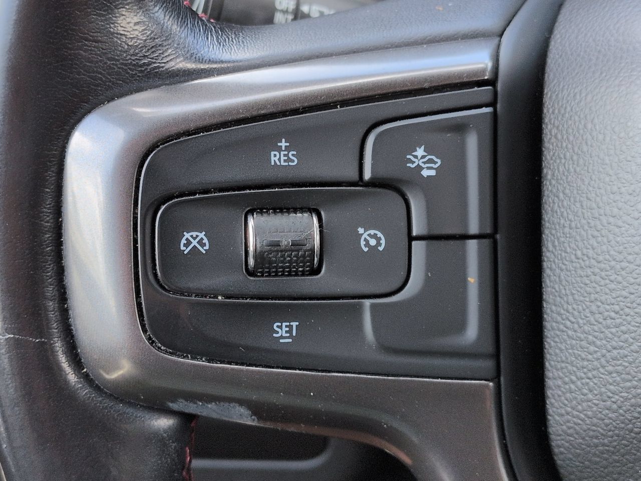 Used 2021 Chevrolet Suburban RST RWD image 26