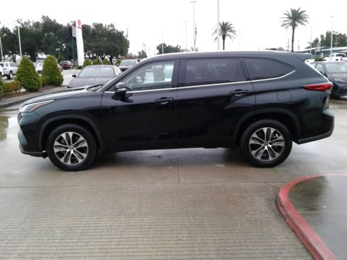 Used 2021 Toyota Highlander XLE image 4