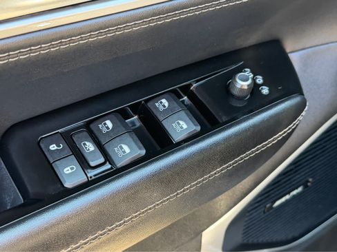 Used 2022 Jeep Wagoneer Series II AWD/4WD image 9