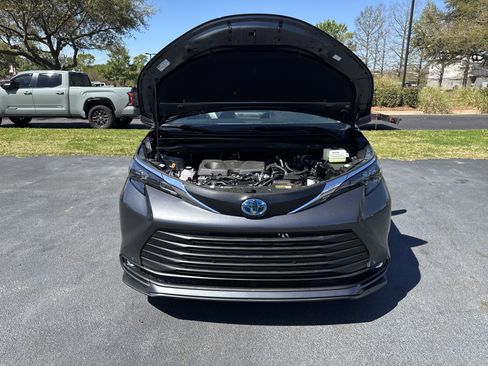 New 2025 Toyota Sienna XLE image 42