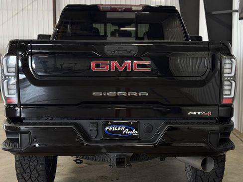 Used 2020 GMC Sierra 2500 AT4 w/ AT4 Premium Package AWD/4WD image 3